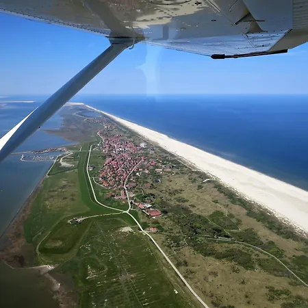 Haus Delft St Pardan * Йюст